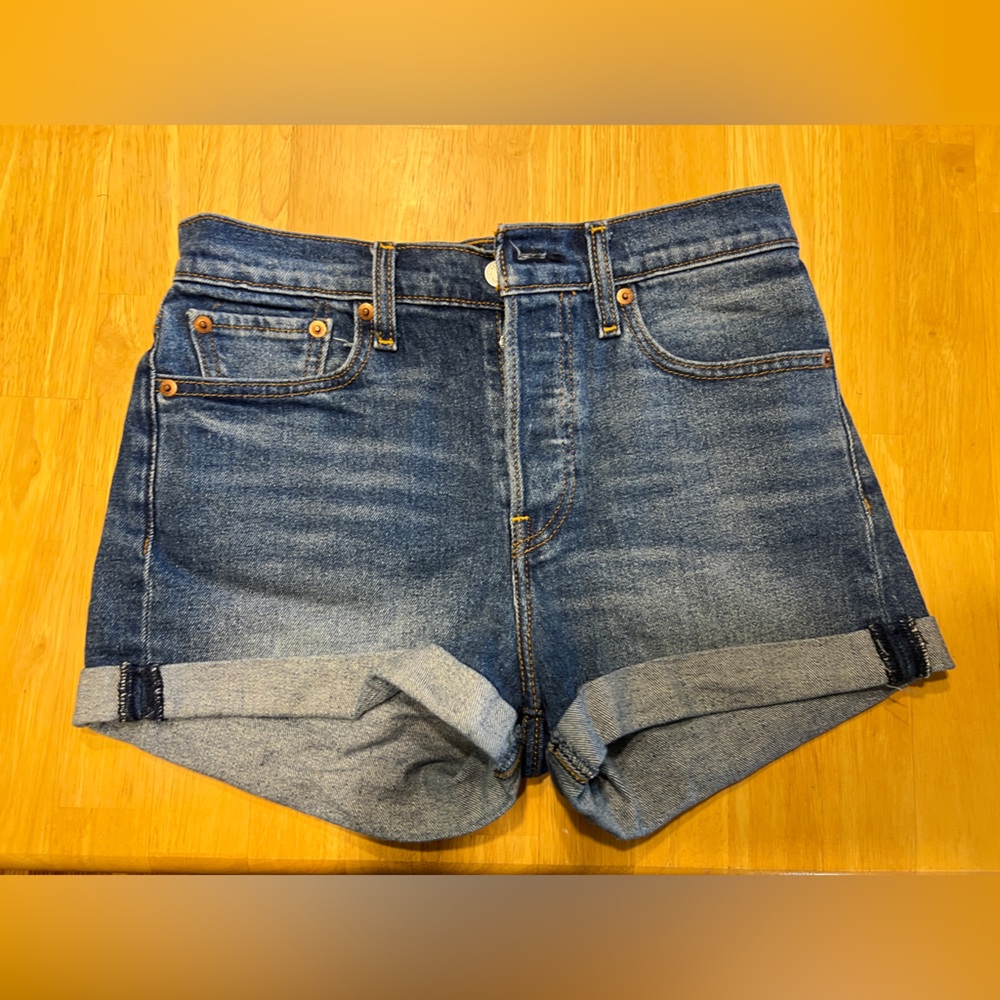 Button Fly Levi’s Jean Shorts